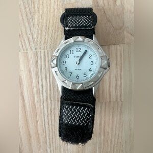 Timex kids silver tone nylon Velcro closure watch NEW BATTERY